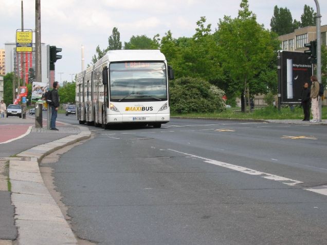 Der Bus fährt ein