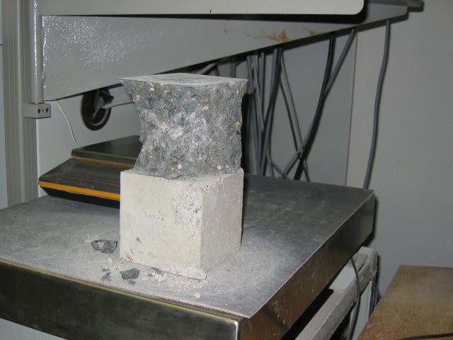 Spezialbeton bricht schnner