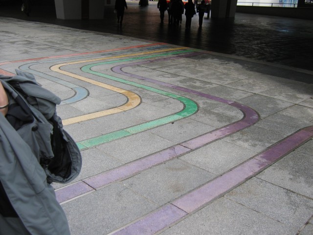 die Striche führen zu Straßenlaternen