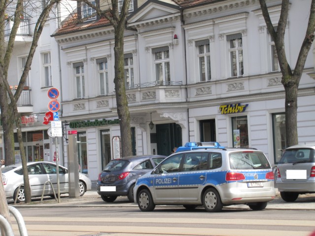 16_polizei_im_parkverbot