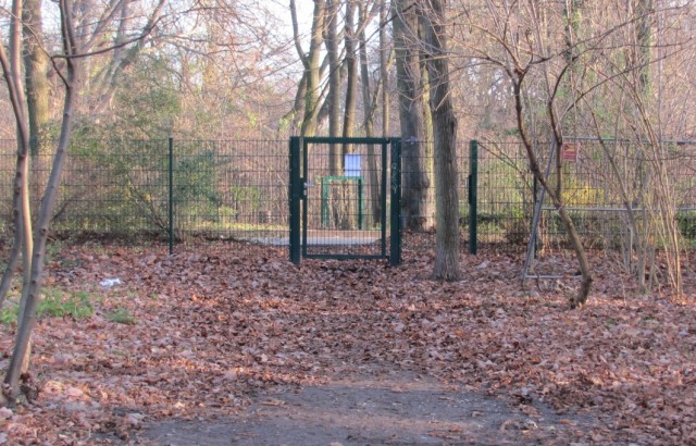 Tor im Zaun (Treptower Park)