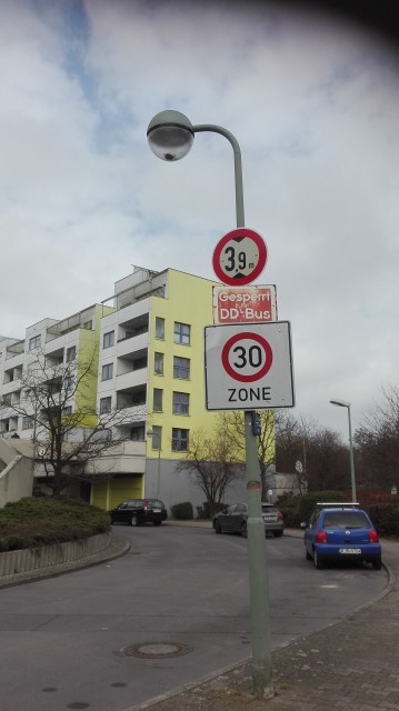 Einfahrt zum High-Deck. Nur nicht für DD-Busse!