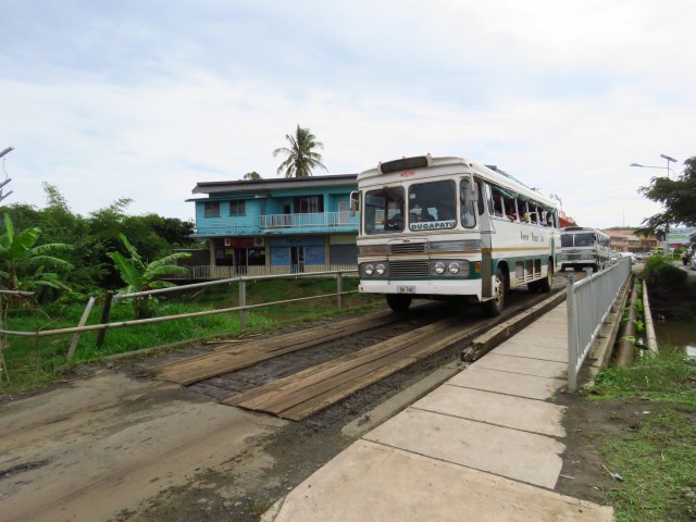 Fiji: Offener Bus