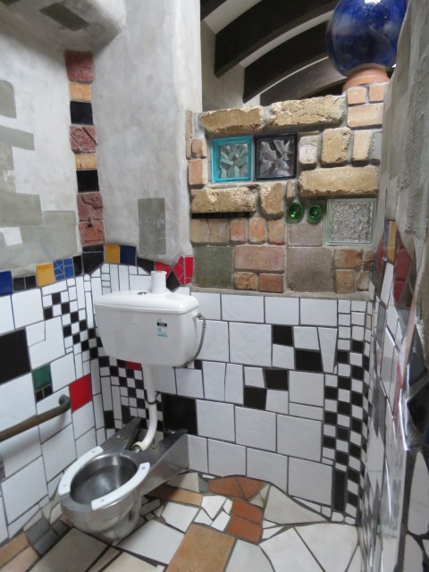 Neuseeland: Hundertwassertoilette